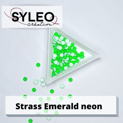 SYLEO Nicht-Hotfix-Strasssteine in Smaragd-Neonfarbe: Größe SS30 - 50 Smaragd-Neon-Strasssteine