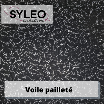 Voile-Stoff mit Voluten und Pailletten in Schwarz und Silber