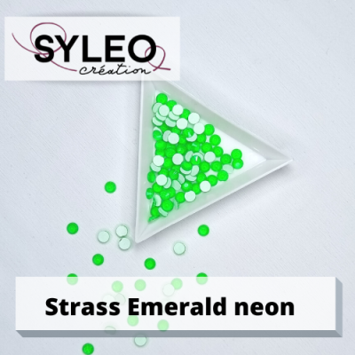 SYLEO non hotfix rhinestones emerald neon color: Size ss30 - 50 emerald neon rhinestones